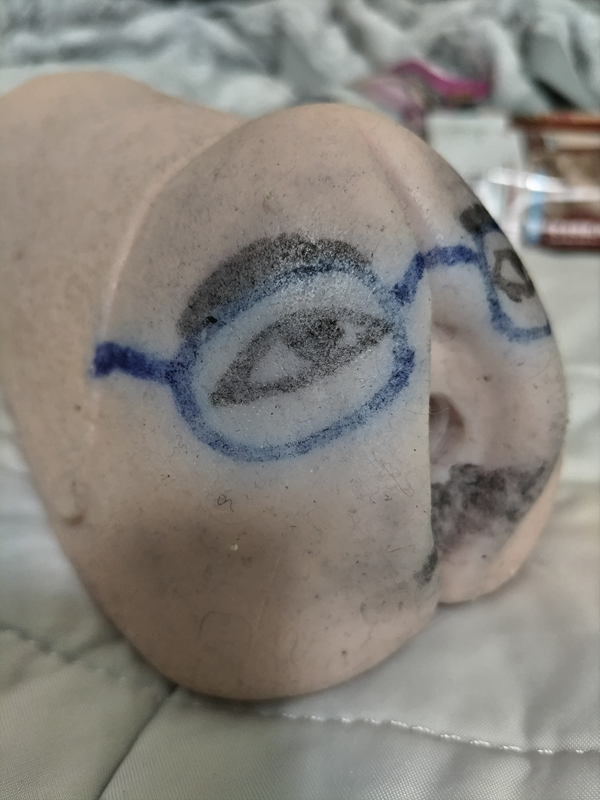 内海腰夫の上司の課長の疲れた顔